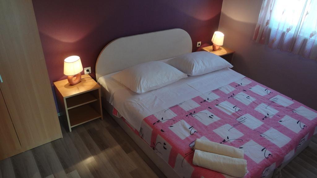 Apartments Laura I Angelina Tribalj Habitación foto
