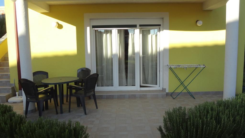 Apartments Laura I Angelina Tribalj Habitación foto